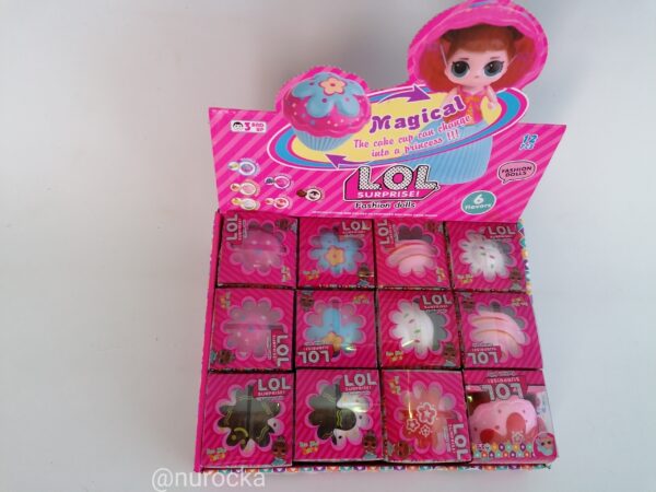 LOL cupcake