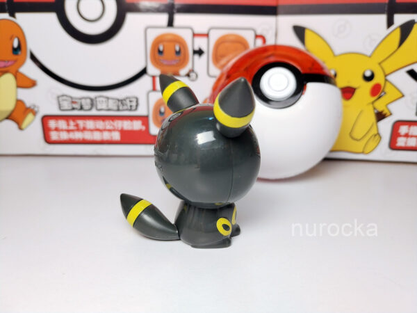 Umbreon cambia expresion
